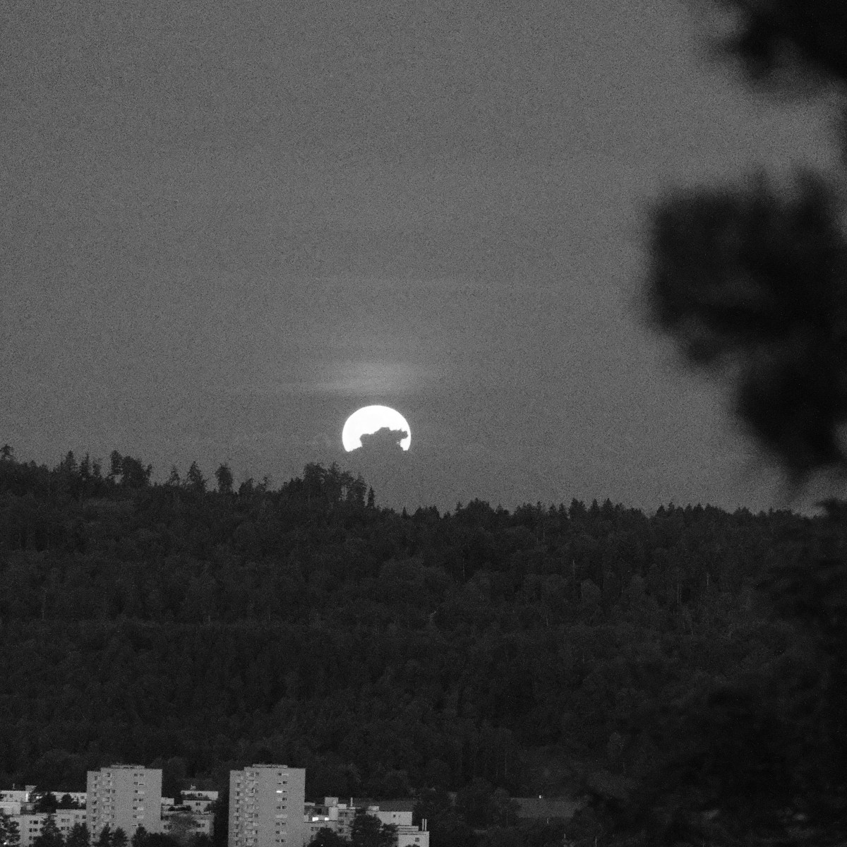 Full Moon/set for&nbsp;Beltane