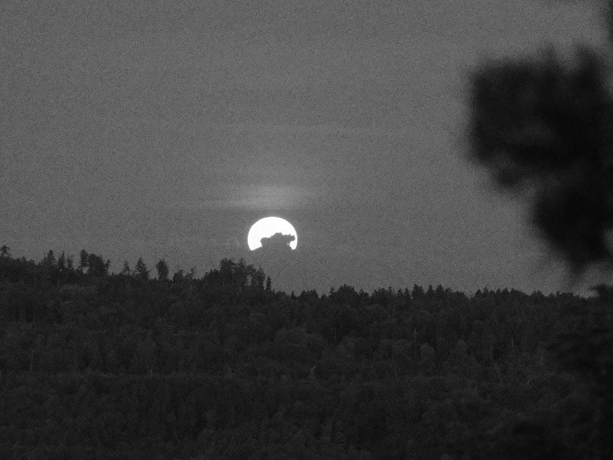 Full Moon/set for&nbsp;Beltane